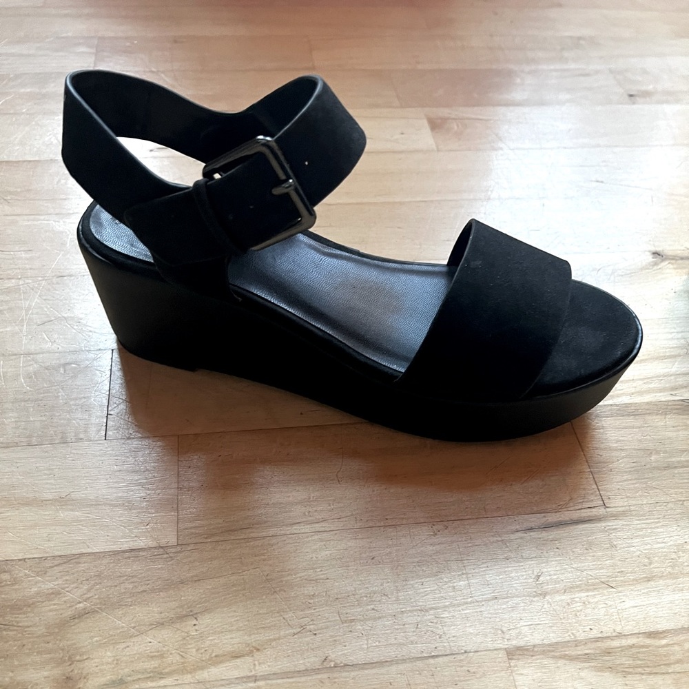 Black platform wedge